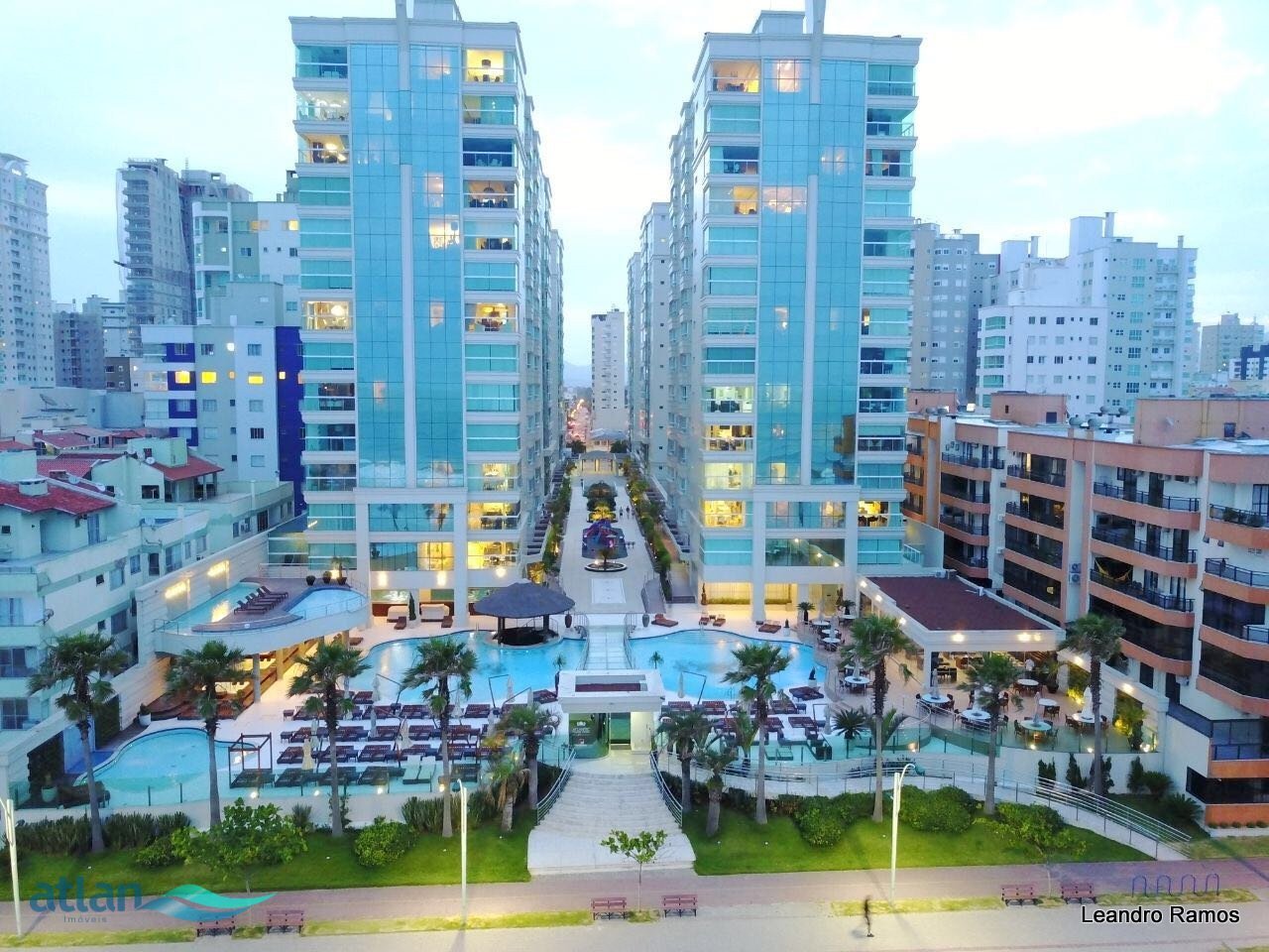Apartamento frente mar, no Atlantic Paradise a venda em Meia Praia, Itapema (40)