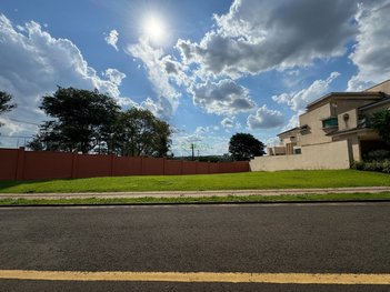 land_lot em Rua Carlota Ilnicki, Vivendas do Arvoredo - Londrina - PR