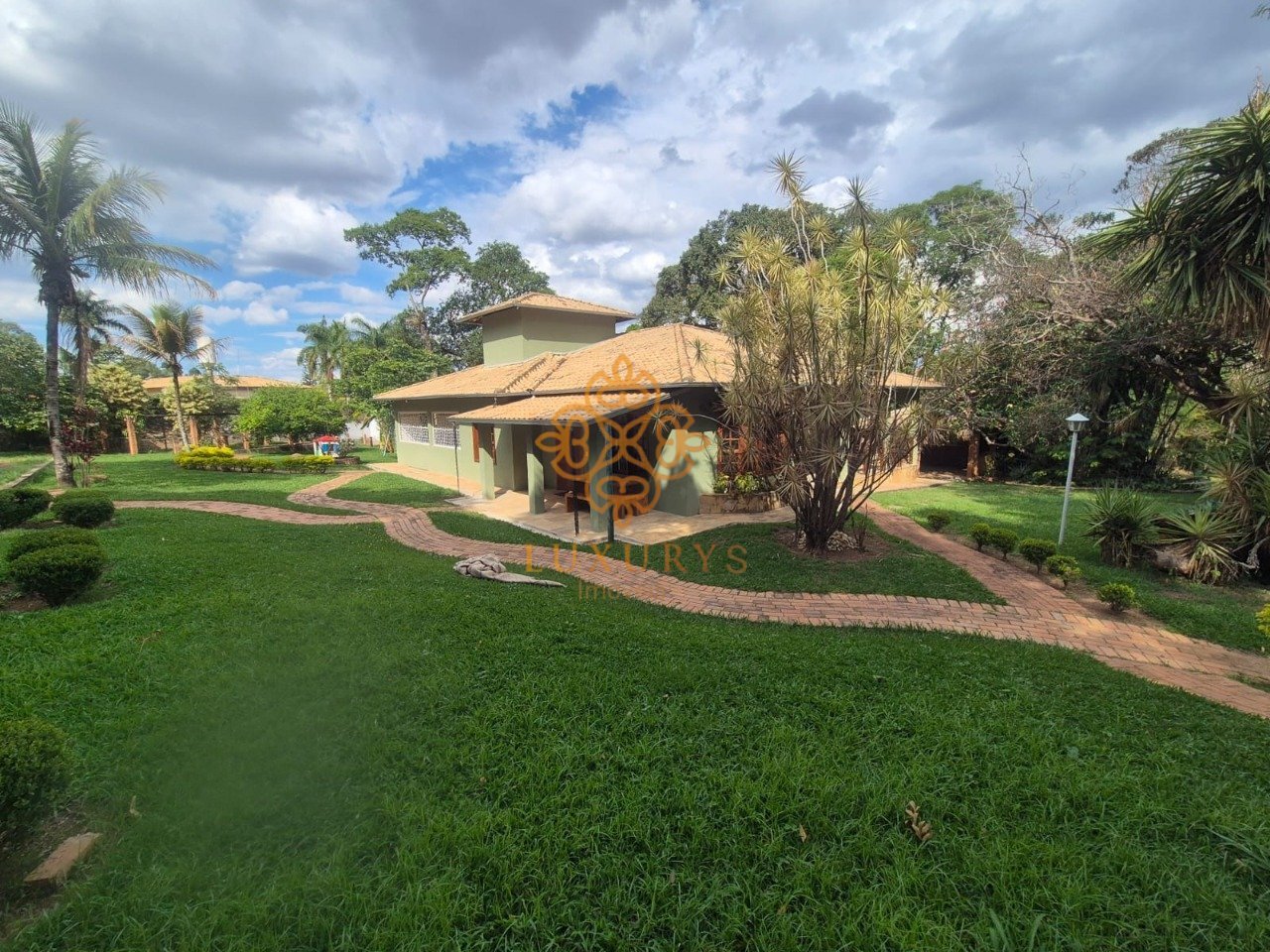 Casa com 4 quartos — Braúnas, Belo Horizonte