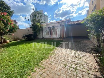 house em Avenida José Zacharias Junqueira, Saraiva - Uberlândia - MG