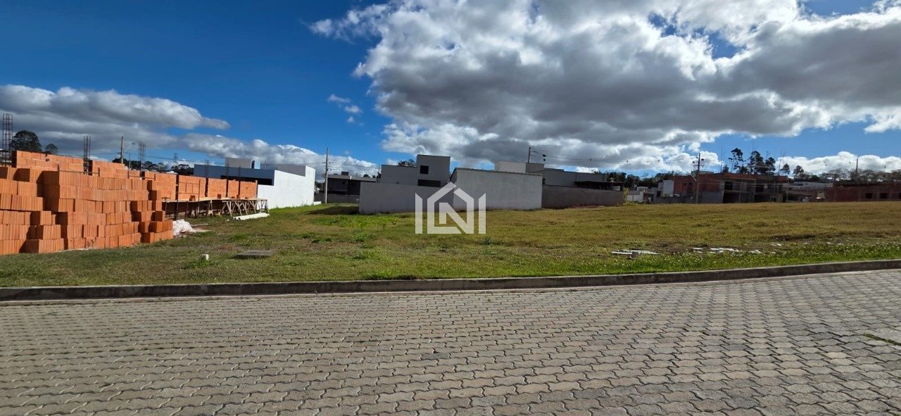 terreno a venda no condomínio lago dos passaros