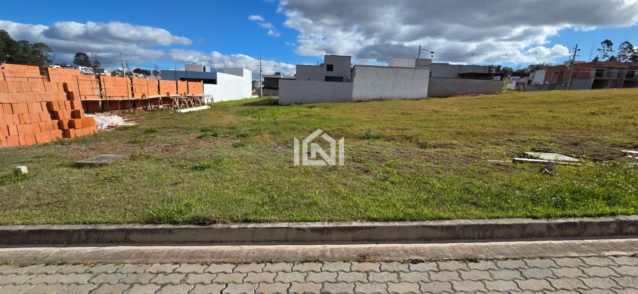 terreno a venda no condomínio lago dos passaros