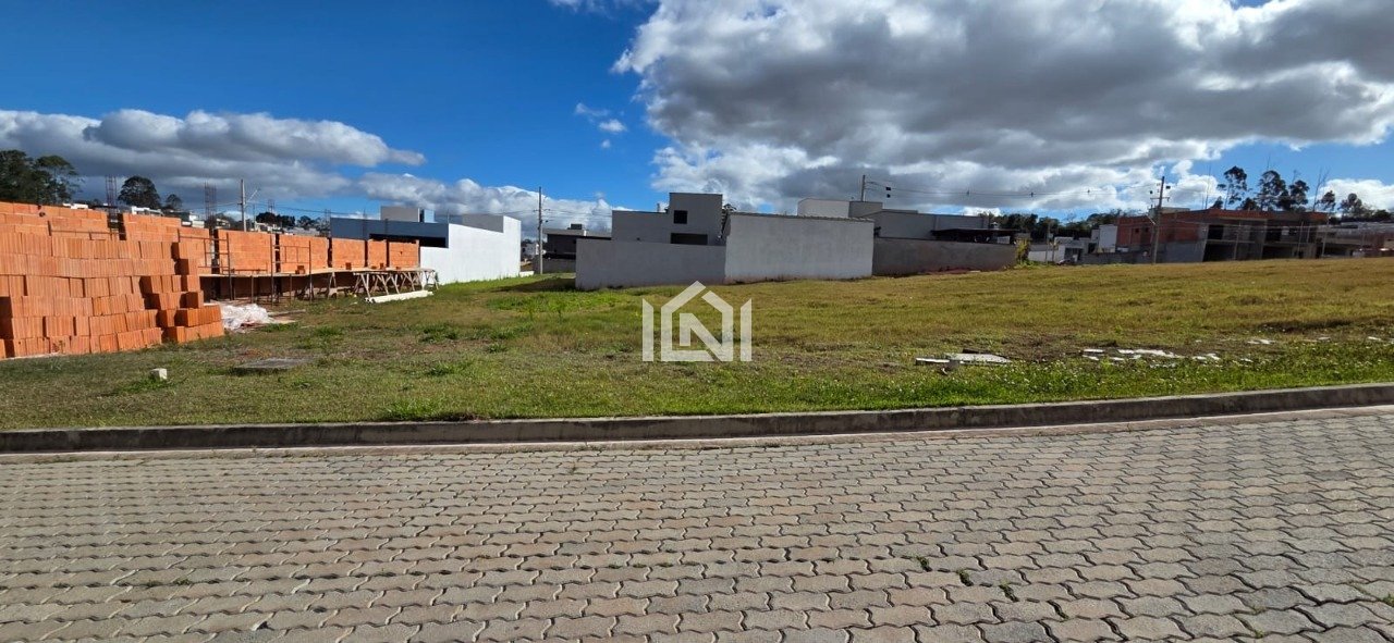 terreno a venda no condomínio lago dos passaros
