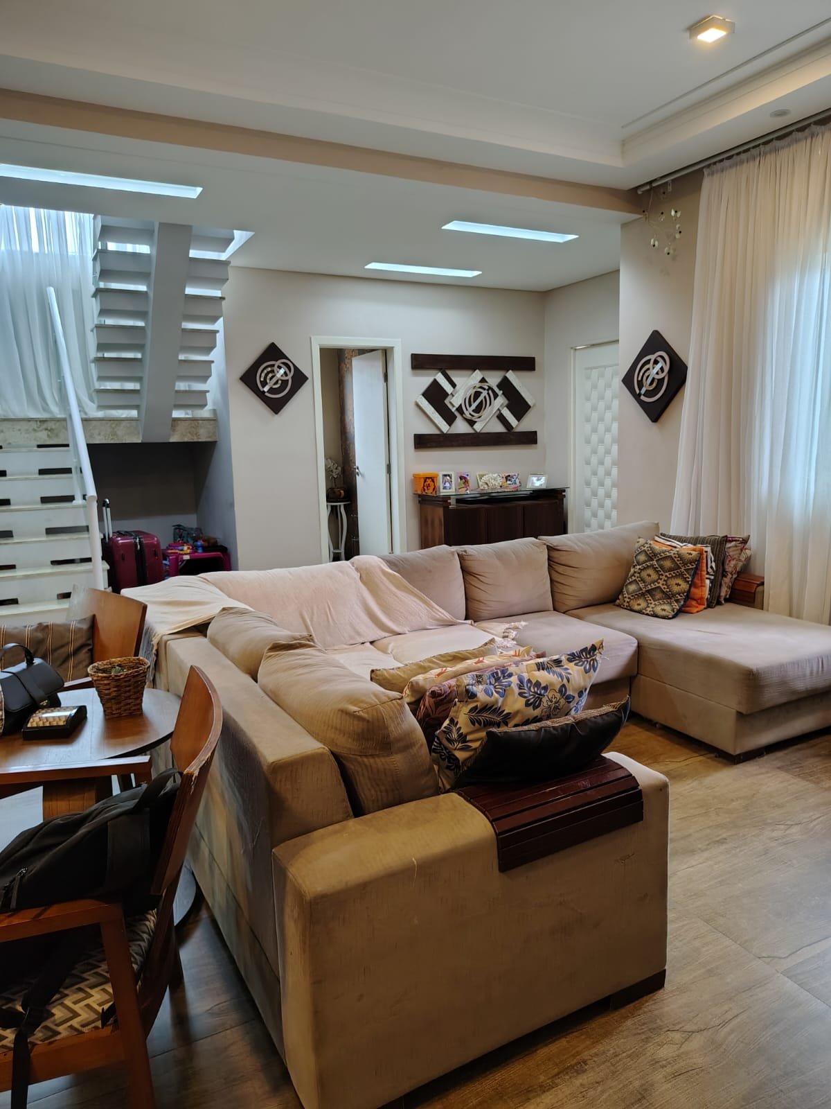 SOBRADO COM EXCELENTE LOCALIZA��O NO VILLA BRANCA
