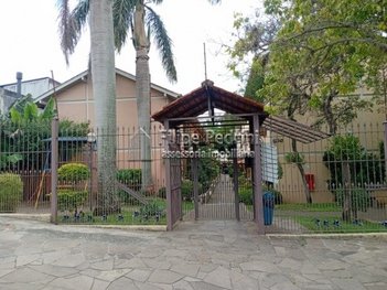 house em Rua Professor Joaquim Louzada, Camaquã - Porto Alegre - RS