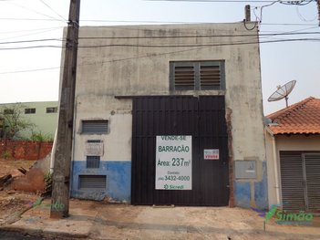 industrial em Rua Padre Ernesto Bevilaqua, Centro - Nova Londrina - PR