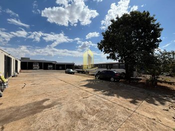 industrial em Rua Sylvia Ramos do Val Kopácek, Villa Real - Franca - SP