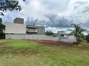 land_lot em Rua Carlota Ilnicki, Vivendas do Arvoredo - Londrina - PR