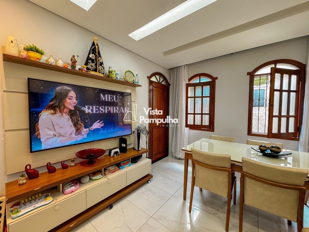 Casa com 2 quartos — Santa Amélia, Belo Horizonte
