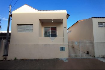 house em Rua Áureliano Teixeira da Silva, Vila Guararapes - Lins - SP