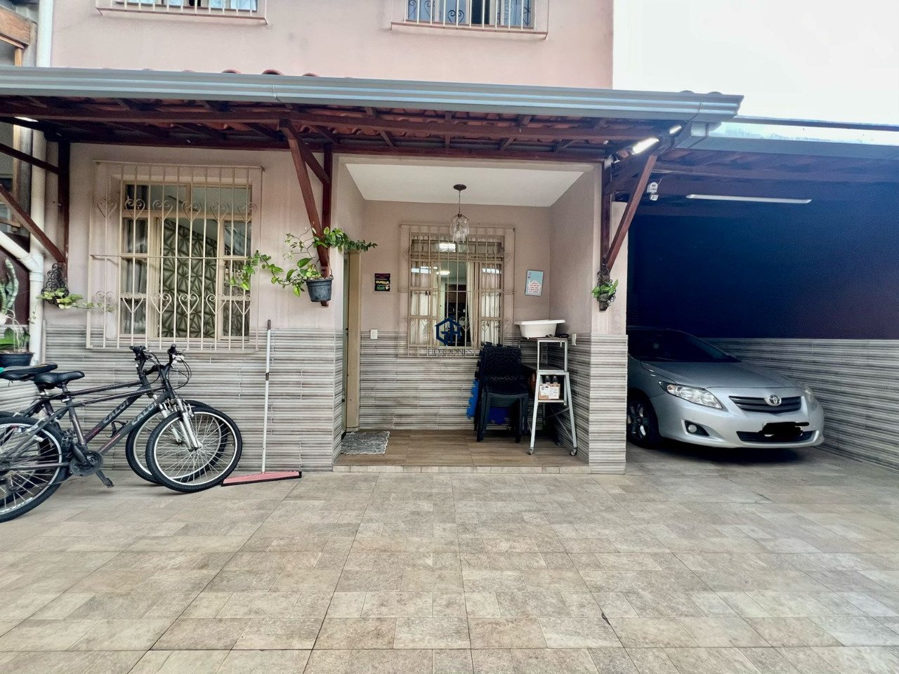 Casa com 4 quartos — Santa Amélia, Belo Horizonte