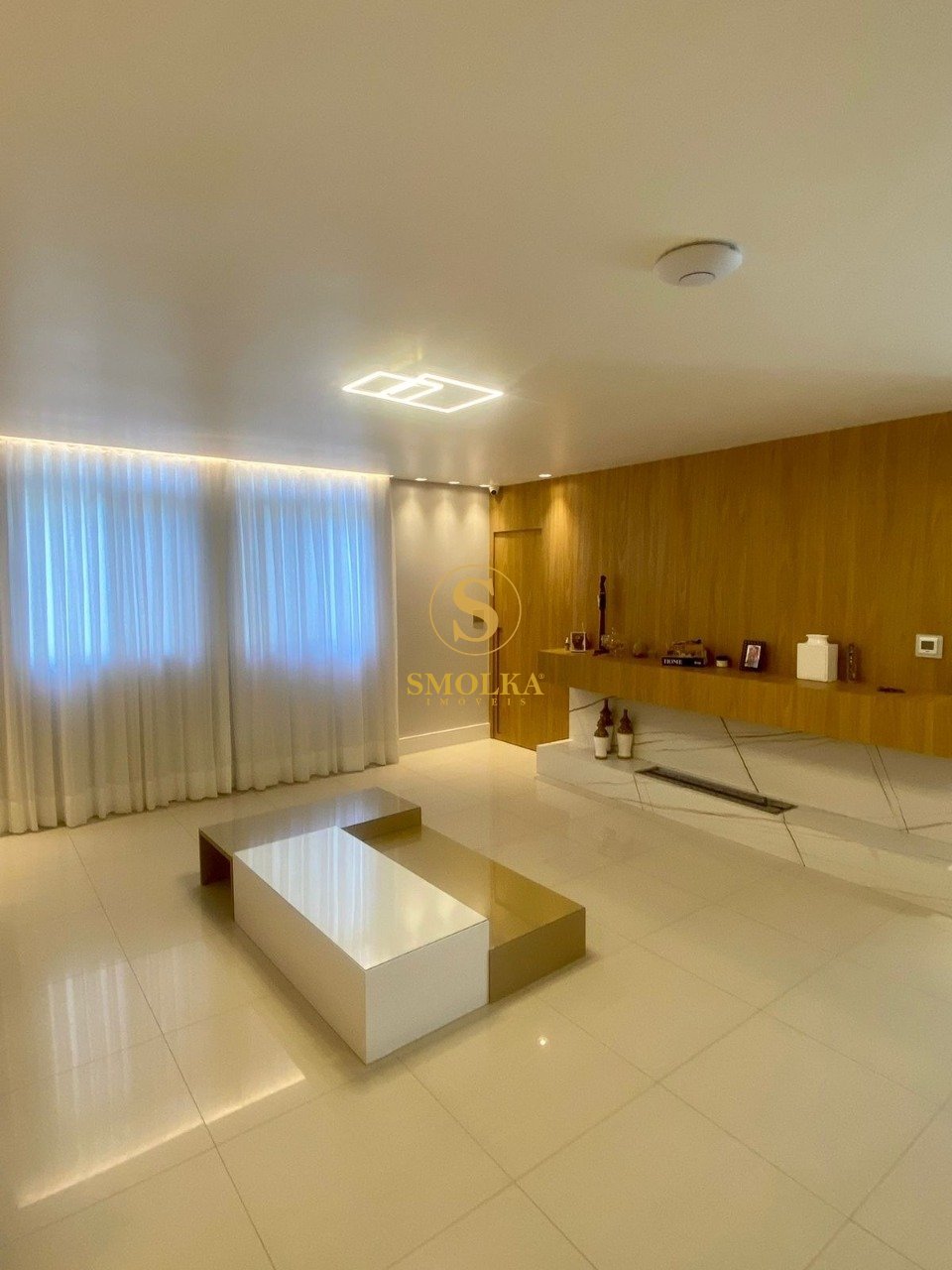Sala de estar em apartamento tres quartos a venda no centro florianopolis ORDEM_MIGRACAO=2