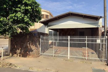house em Rua Marconi, Vila Clélia - Lins - SP