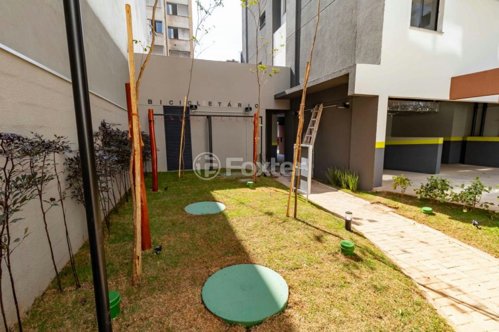 area-verde-com-grama-e-plantas-no-condominio.jpeg