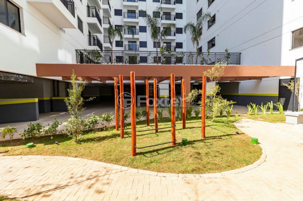 playground-com-barras-de-exercicios.jpeg