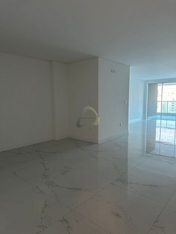 apartment em Rua 254 A, Meia Praia - Itapema - SC
