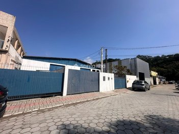 industrial em Servidão Senhor Bom Jesus, Costeira do Pirajubaé - Florianópolis - SC