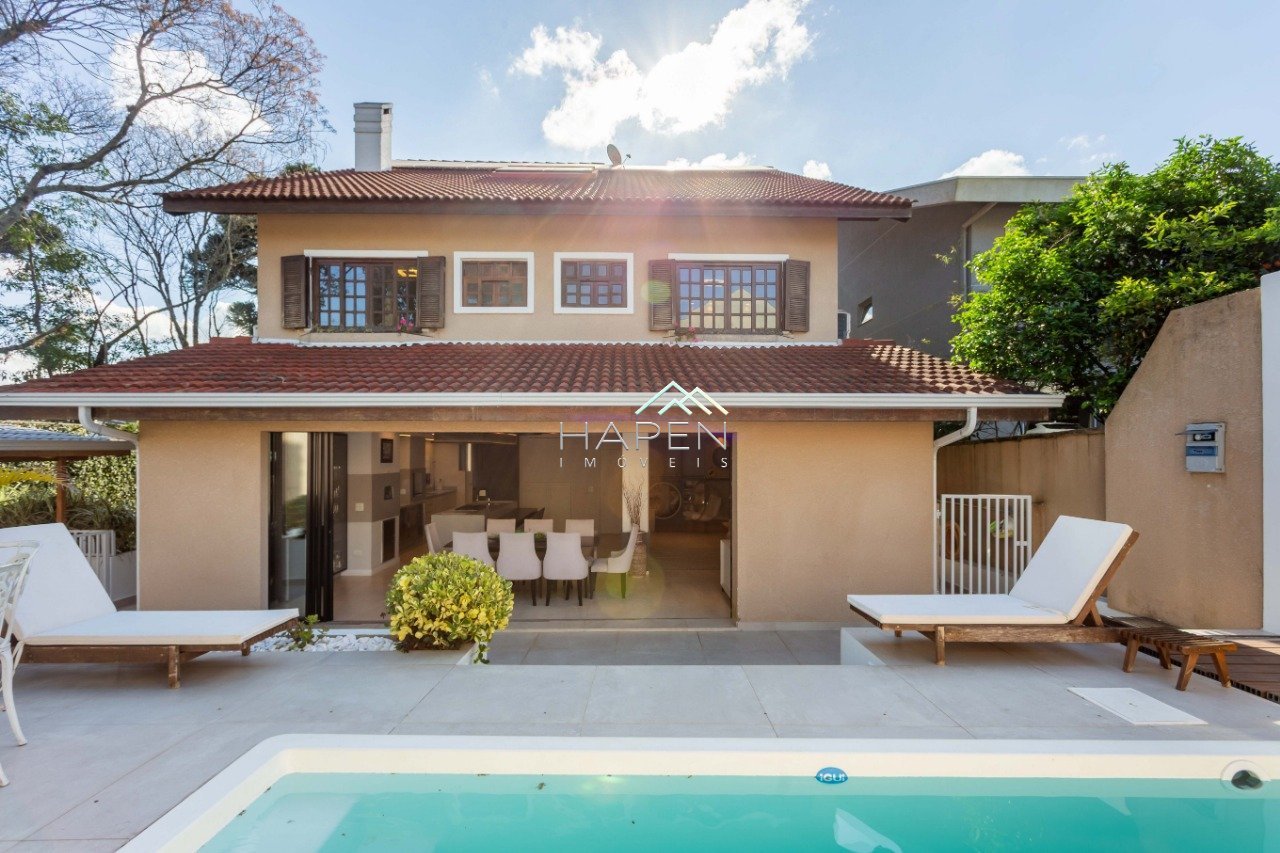 Casa com piscina à venda em Condomínio Fechado no Ahú.