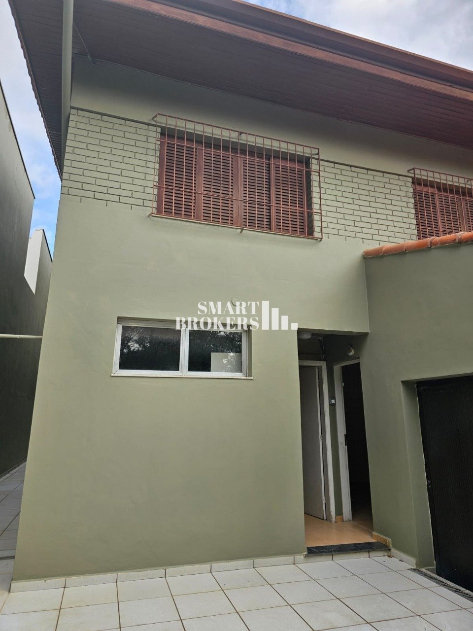 Casa de 4 Dormitórios, 3 salas, 5 banheiros e 2 Vagas - Alto de Pinheiros - São Paulo/SP