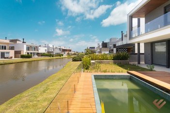 house em Avenida Adolfo Fetter, Laranjal - Pelotas - RS