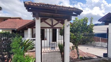house em Rua Dona Amália Selbach, São José - Canela - RS