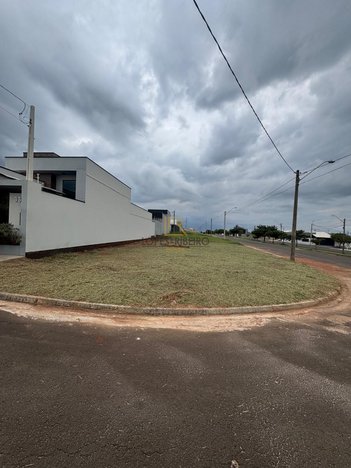 land_lot em Avenida Cecilia Lourenção, Residencial Ouro Verde - Botucatu - SP