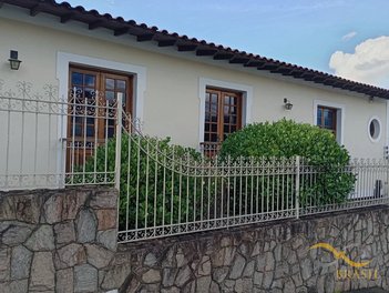 house em Avenida Doutora Dâmina, Centro - Lavras - MG