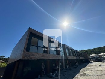house em Rua Leonel Pereira, Cachoeira do Bom Jesus - Florianópolis - SC