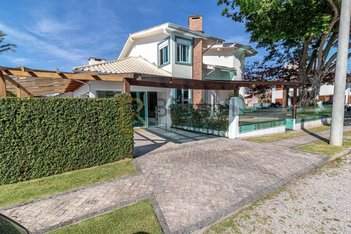 house em Rua dos Chernes, Jurerê - Florianópolis - SC