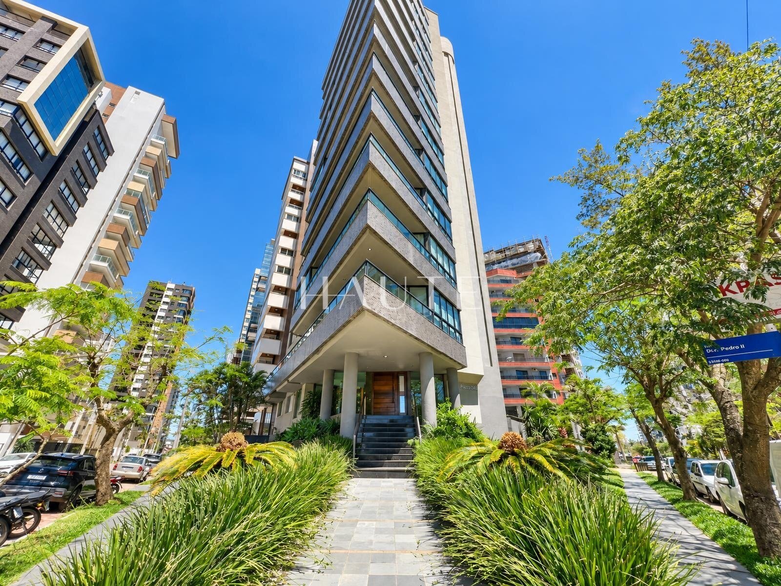 Apartamento Mobiliado 4 Dormitórios no Astor Piazzolla