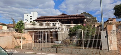 house em Rua Pereira Guimarães, Centro - Mateus Leme - MG