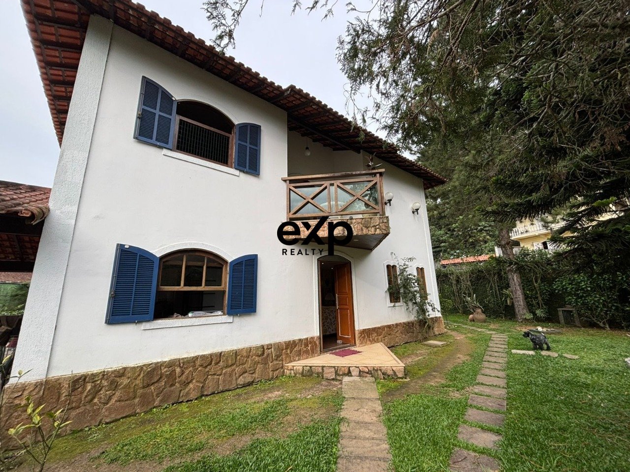 VISÃO FRONTAL DA EDIFICAÇÃO