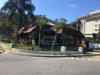 business em Estrada União e Indústria, Itaipava - Petrópolis - RJ