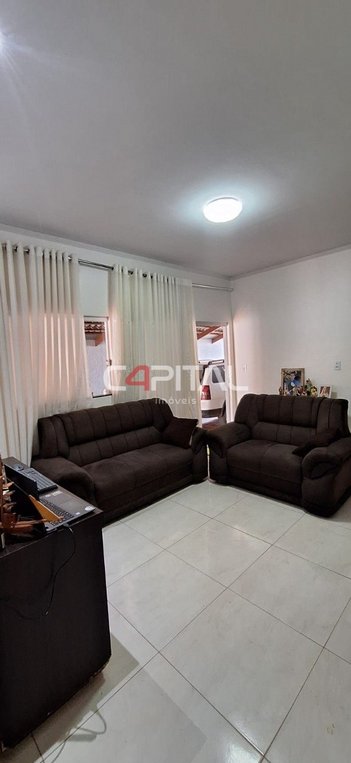 house em Rua Jacarandá, Loteamento Gameleira - Rio Verde - GO