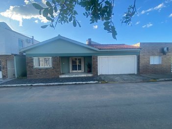 house em Avenida Bento Gonçalves, Centro - Jaguarão - RS