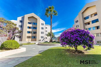 apartment em Rua Irmãs Paulinas, Novo Mundo - Curitiba - PR