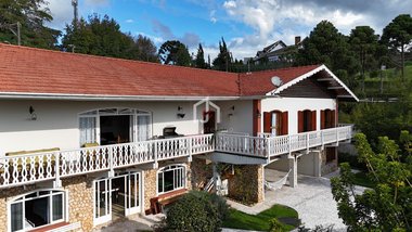 house em Avenida Samuel Leão de Moura, Alto do Capivari - Campos do Jordão - SP