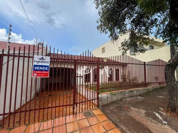 house em Rua Armando Forim, Pacaembu - Londrina - PR