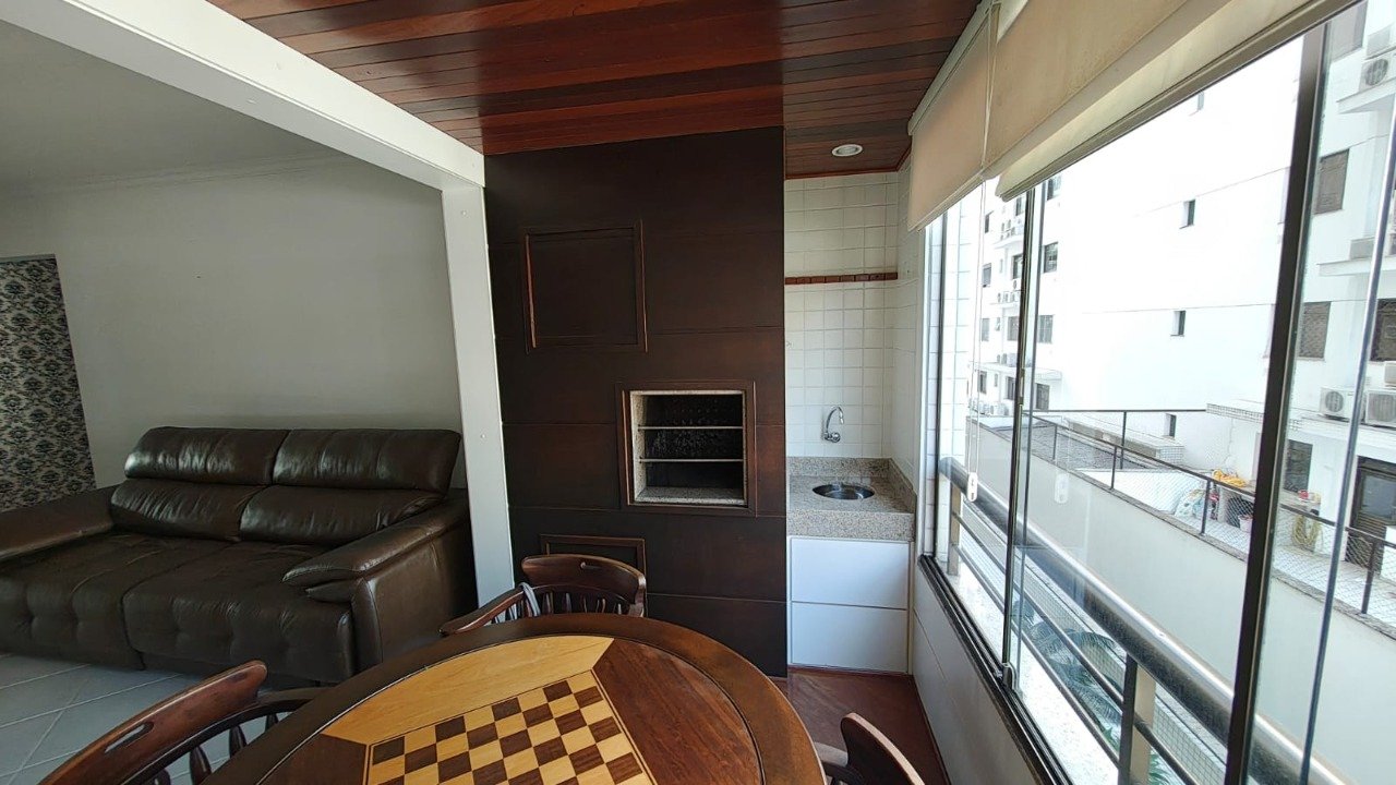 sacada com churrasqueira