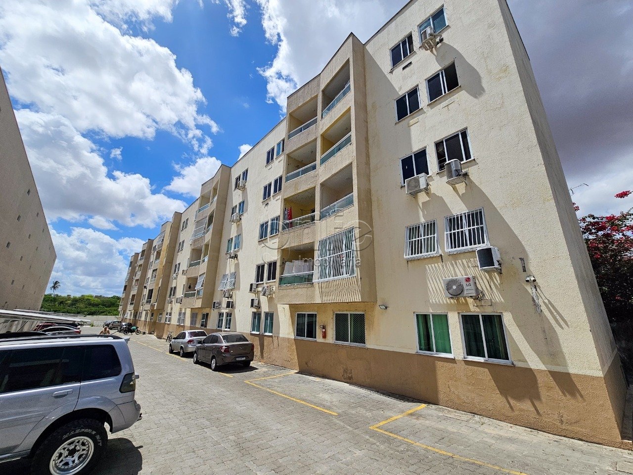 Cond Residencial Parque dos Coqueiros, 3 Quartos, 2 Banheiros,1 Vaga-01