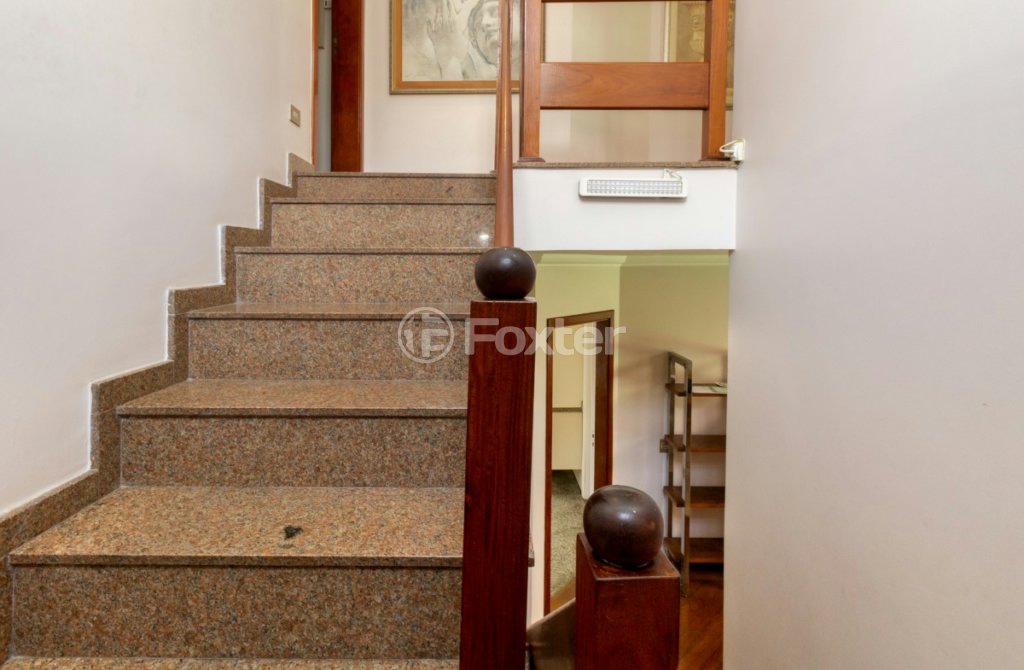 1724890232956-6_20escada_20_2_.jpeg