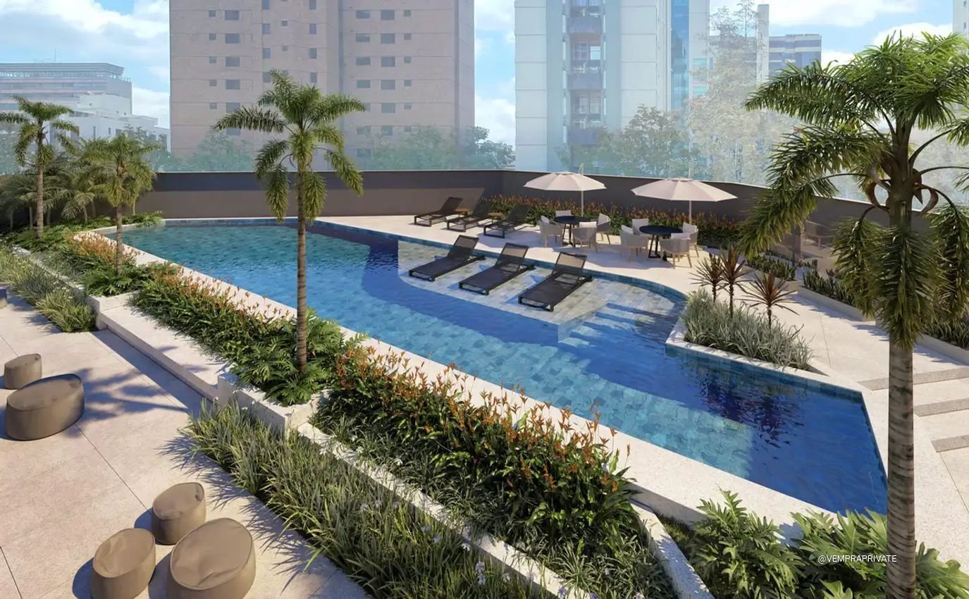 Piscina com deck molhado