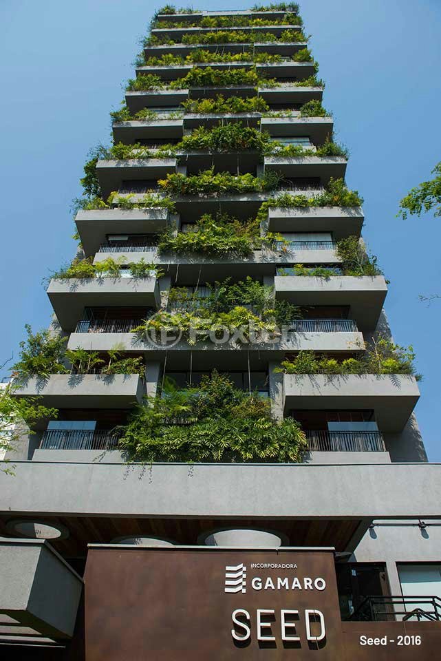 predio-moderno-com-fachada-verde