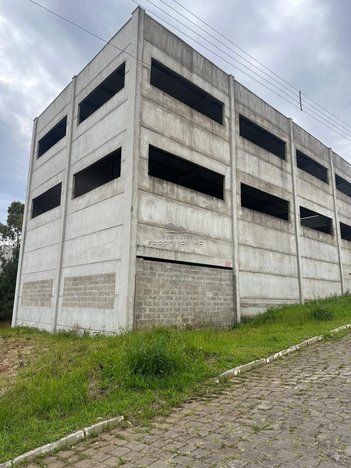 industrial em Rua Guerino Antônio Giuliatto, Medianeira - Farroupilha - RS
