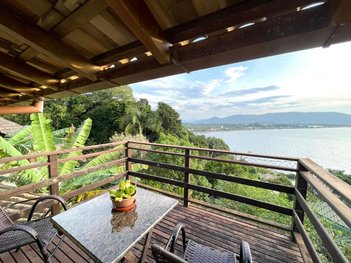 house em Rodovia Jornalista Manoel de Menezes, Barra da Lagoa - Florianópolis - SC