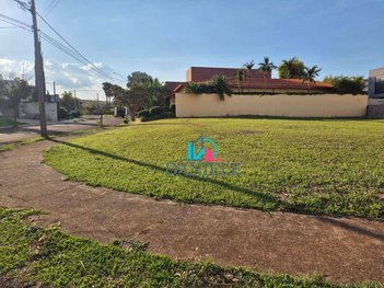 land_lot em Avenida Deputado Federal Mário Eugênio, Parque Residencial Damha - Araraquara - SP