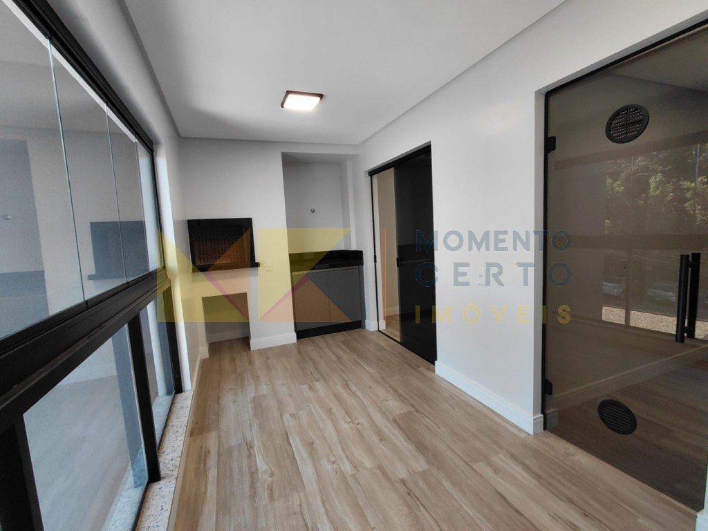 Sacada ampla com churrasqueira