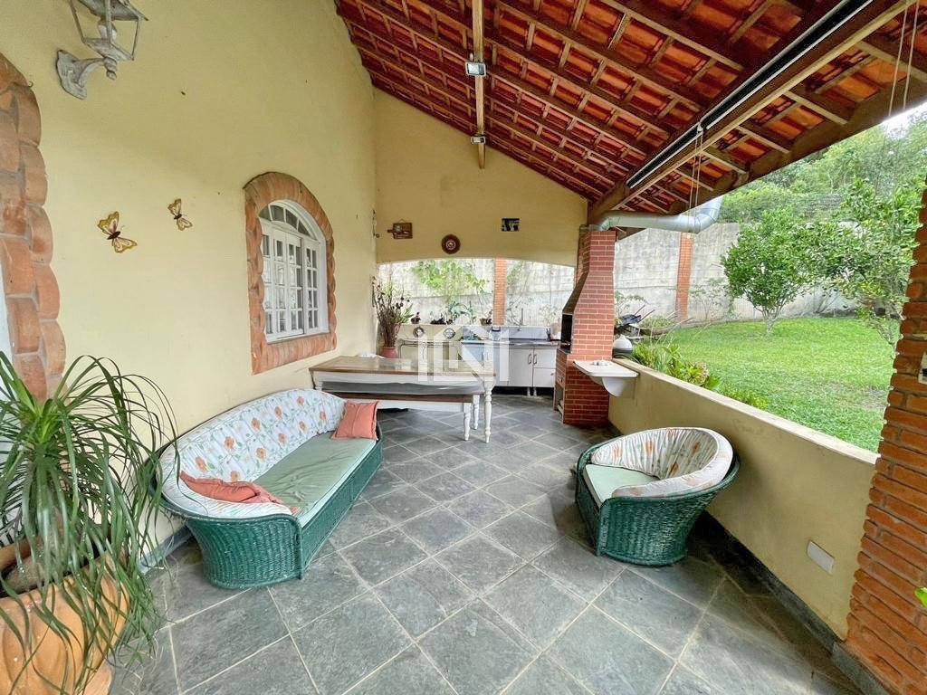 casa a venda no condominio los alamos varanda1
