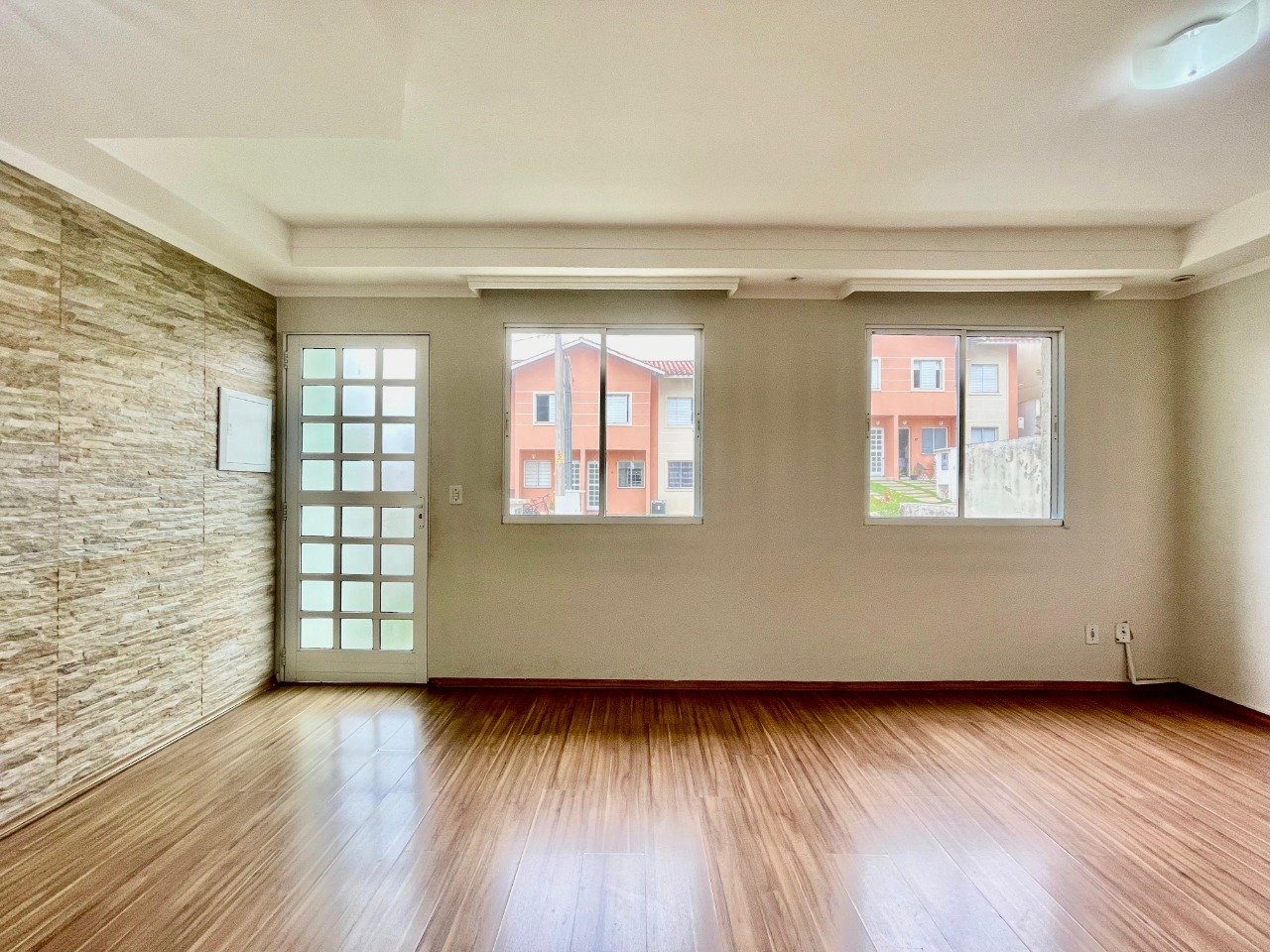 casa a venda no condominio porto seguro - sala de tv e jantar