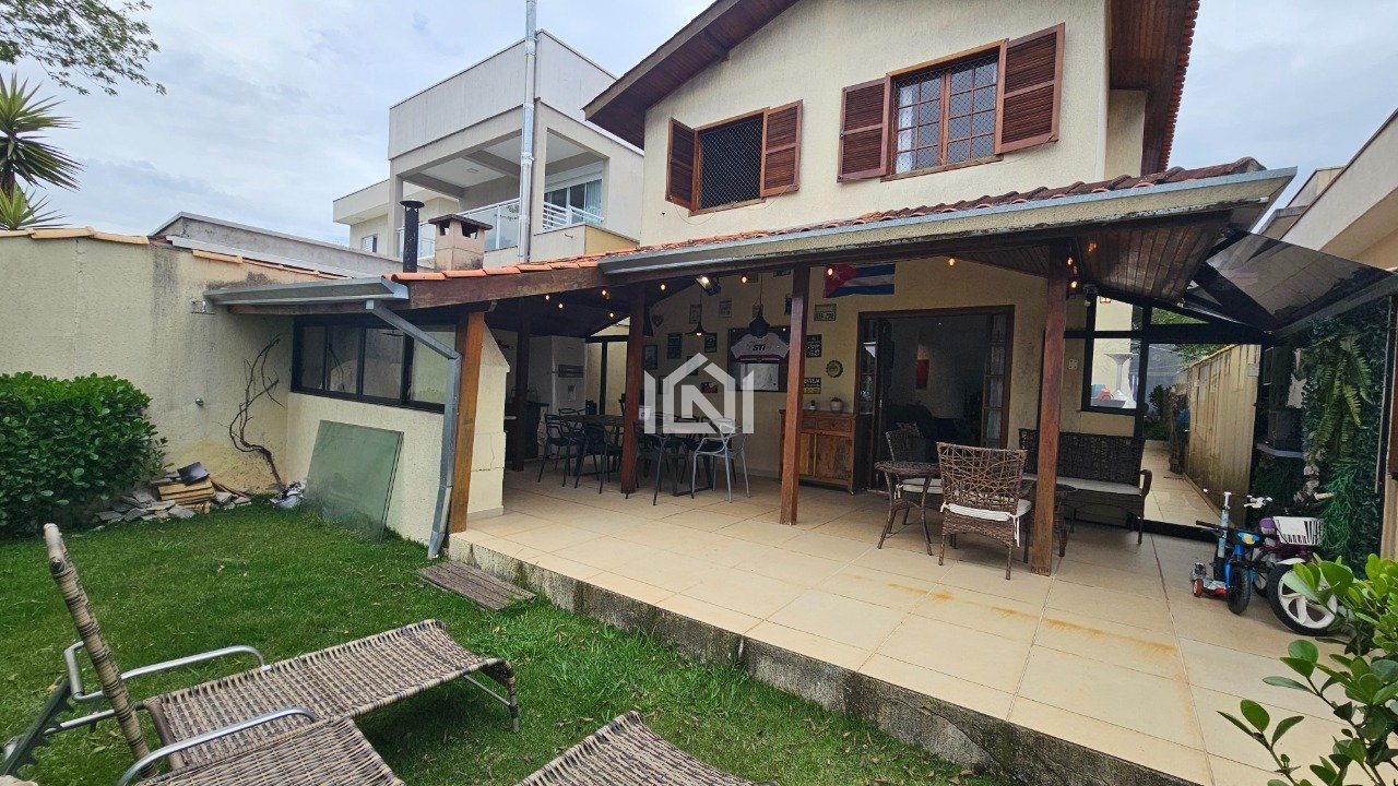 casa a venda no condominio terras de sao fernando - quintal